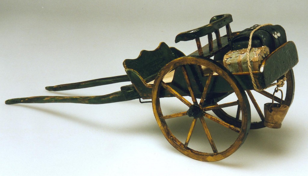 en gammel hestekjerre av tre