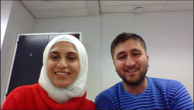 Foto av tro deltakere i voksenopplæringen