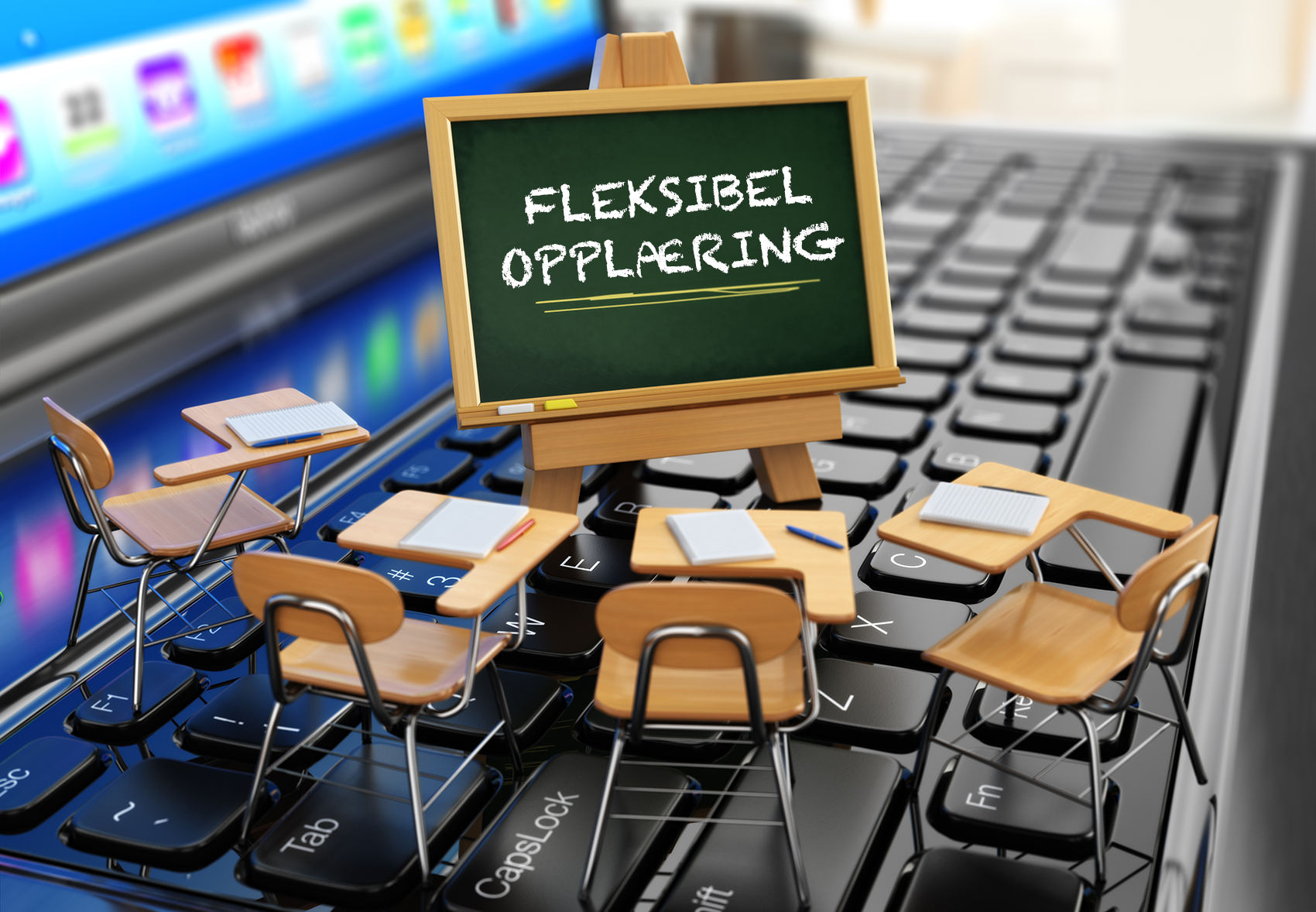 Foto av en laptop. På tastaturet står små modeller av skolepulter. På en liten tavle står det skrevet "Fleksibel opplæring" med kritt.